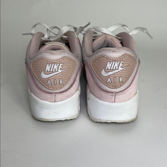 Nike Air Max in Soft Pink and White - Picture 3 of 5